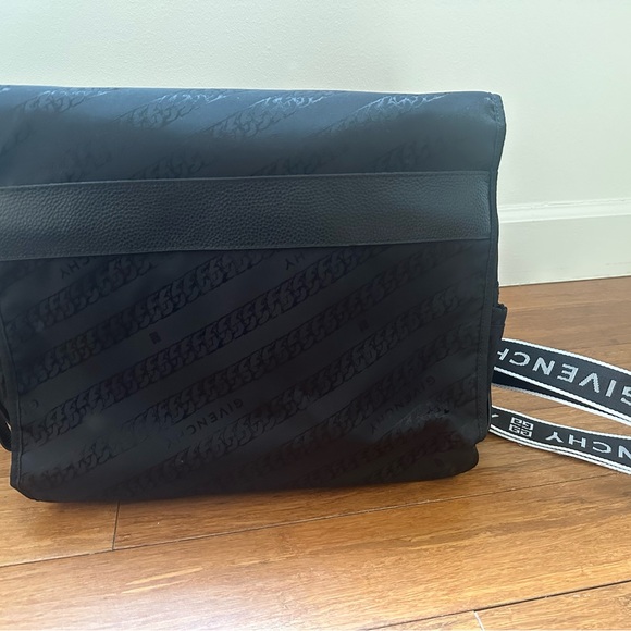 New, never used, Givenchy Black Diaper Bag with Logo Strap - Picture 5 of 8
